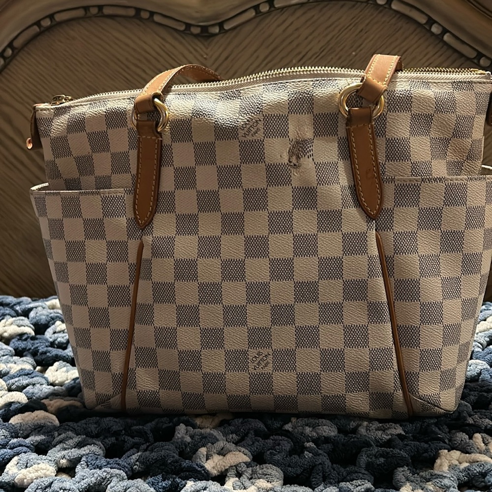 *Authentic*  Louis Vuitton Damier Azur Totally PM. See first 2 photos .
